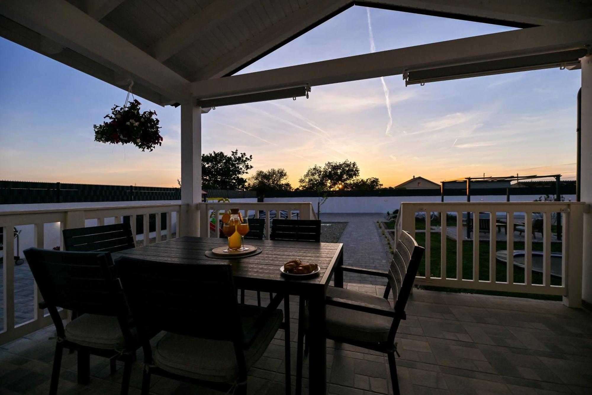 Holiday Home Aprilis With Pool, Jacuzzi And Sauna Galovac  Exterior foto
