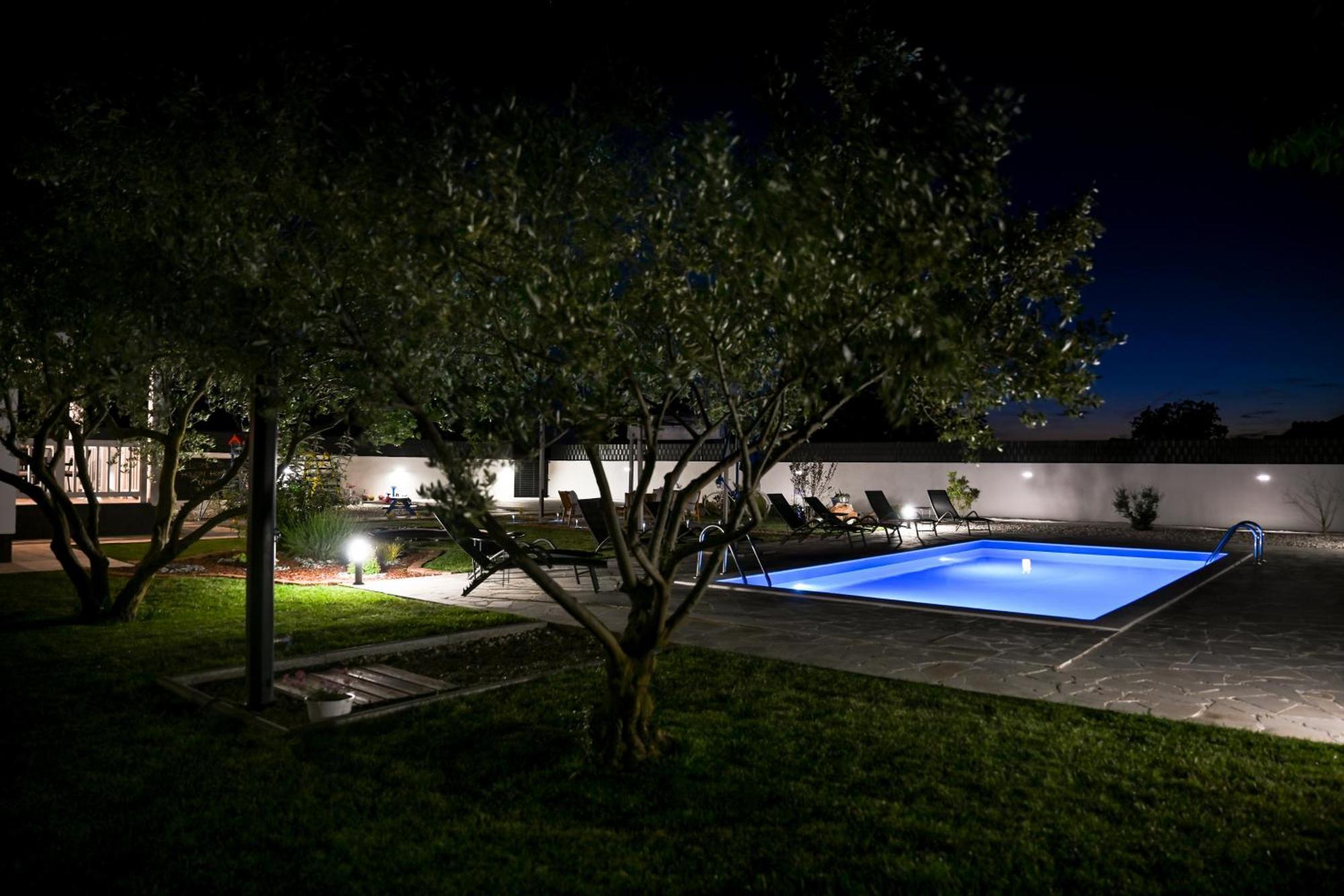 Holiday Home Aprilis With Pool, Jacuzzi And Sauna Galovac  Exterior foto