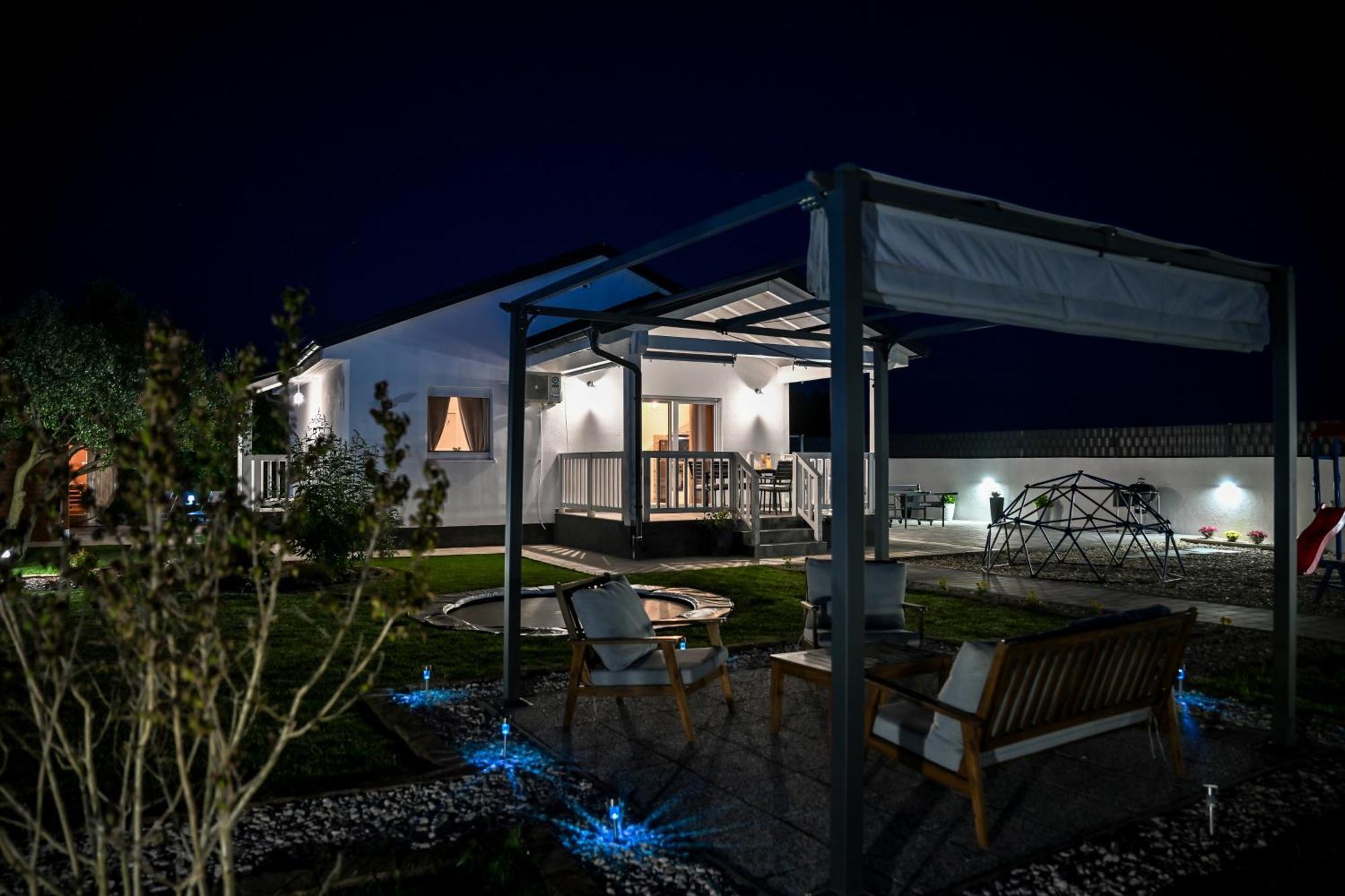 Holiday Home Aprilis With Pool, Jacuzzi And Sauna Galovac  Exterior foto